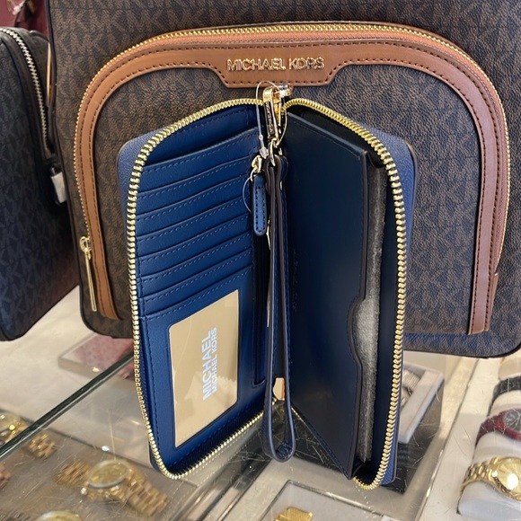 Michael Kors Jet Set Travel Lg Flat Multifunctional Phone Case-Wristlet-Wallet - Picture 11 of 16